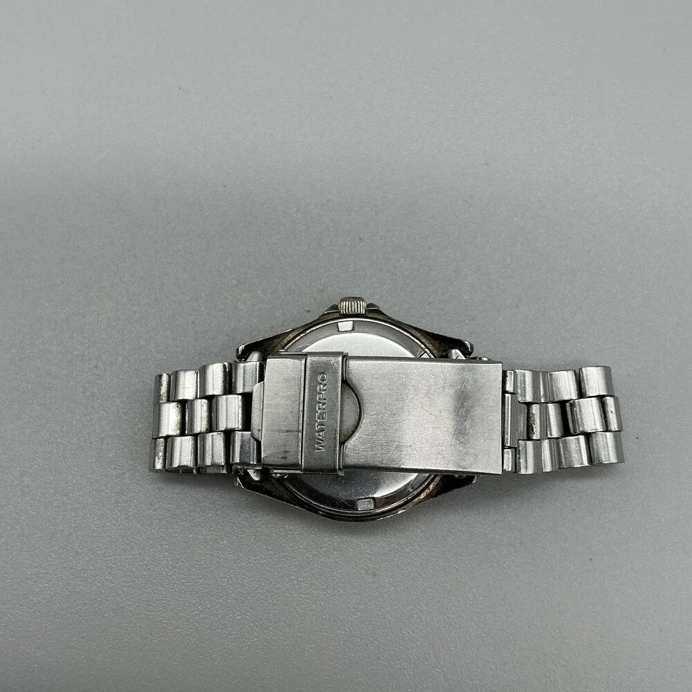 Vintage Guess Waterpro Womens Watch 30mm White Dial Black Bezel New Battery 6